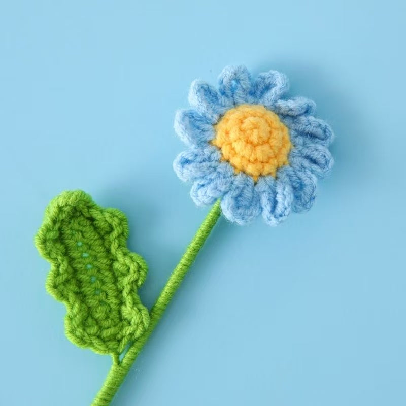 Blue crochet daisy flower with yellow centre and green stem – handmade floral gift for home décor, weddings, or sustainable gifting in the UK
