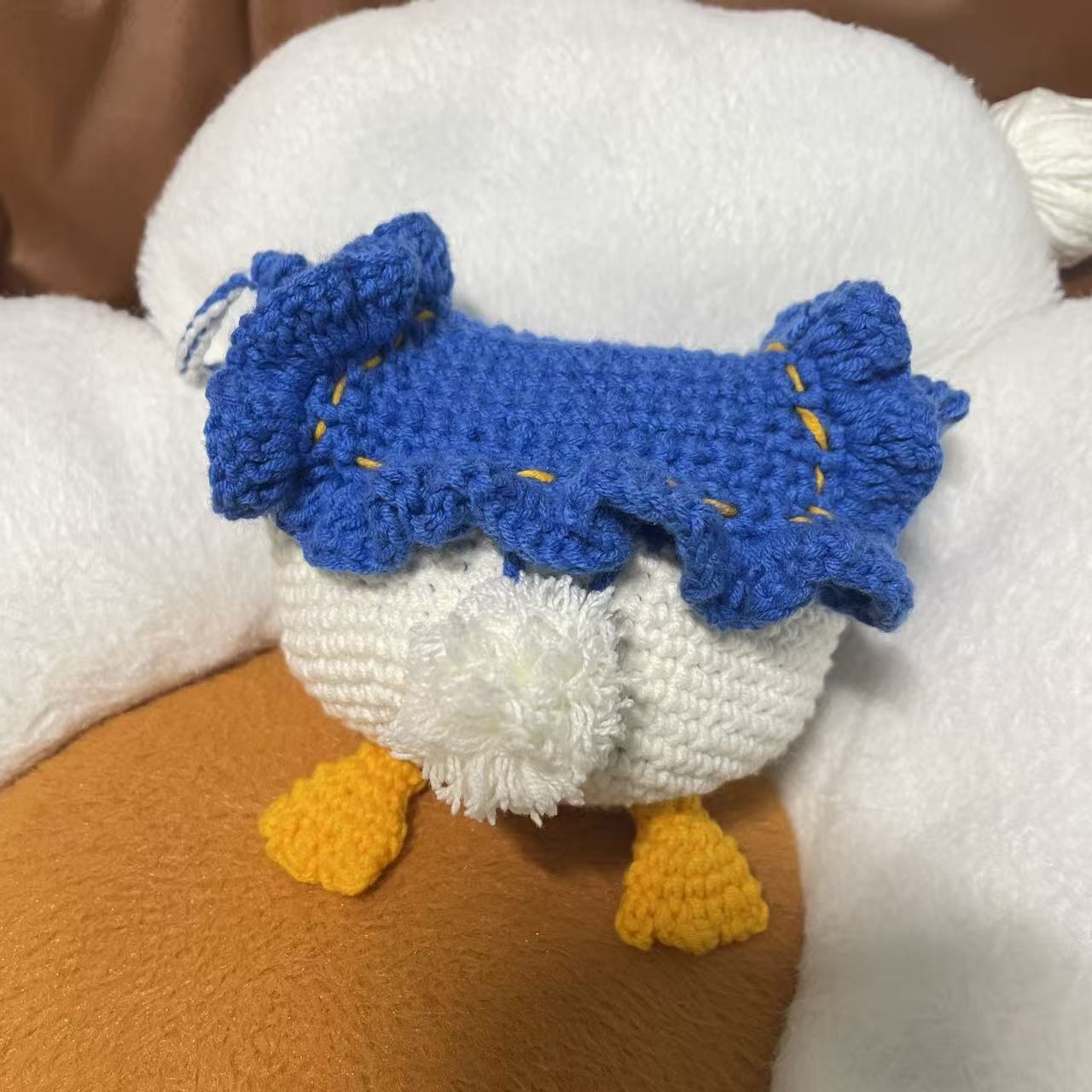Handmade Donald Duck crochet bag for children aged 2–6 years, soft knitted Disney-inspired accessories in blue and white