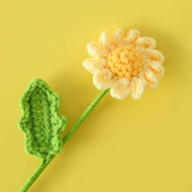 Yellow crochet daisy flower with yellow centre and green stem – handmade floral gift for home décor, weddings, or sustainable gifting in the UK